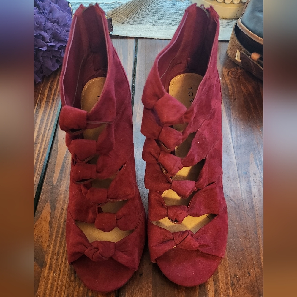 Torrid Sexy Knot Front Peep Toe Booties Sz 11